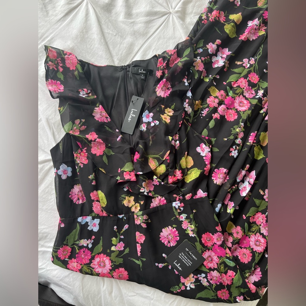 Lulu’s Blooming Love Jumpsuit Size M - Picture 3 of 10